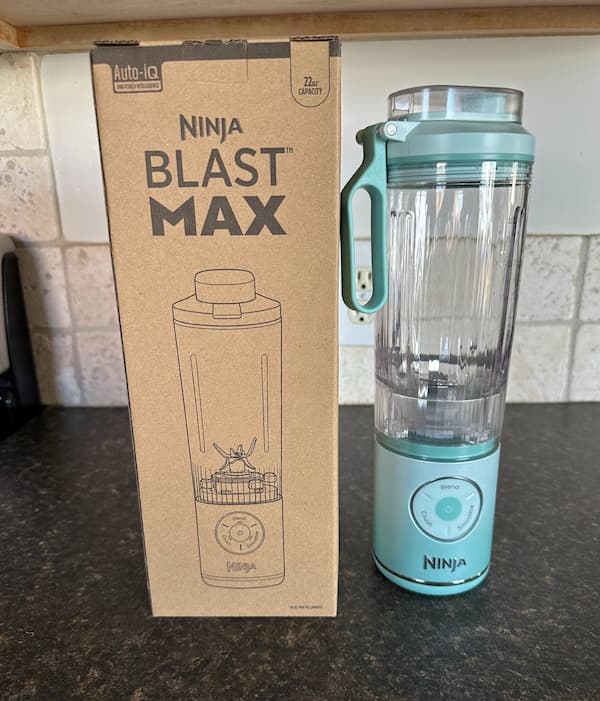Ninja Blast Max 22-oz Cordless Portable Blender in seaglass